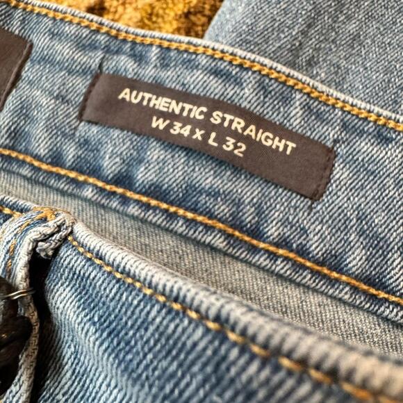 Vince Camuto Men's Straight Jeans in Light Blue - Picture 5 of 5